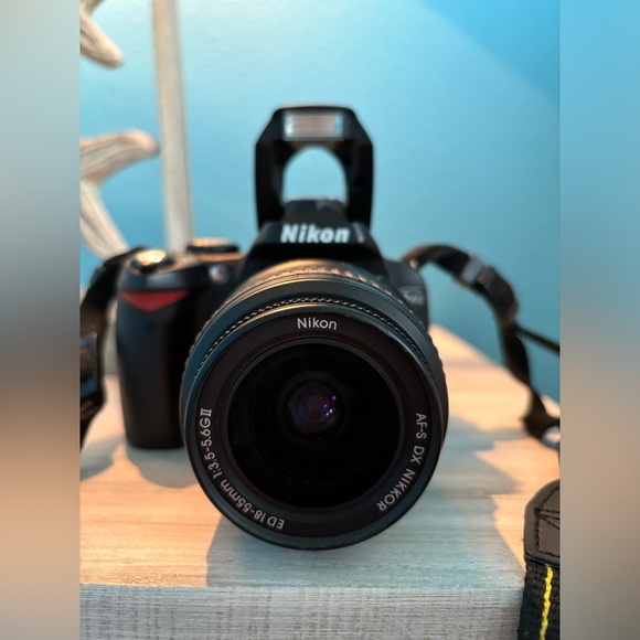 Nikon D40 ED 18-55 mm with bag and accessories - Picture 6 of 9